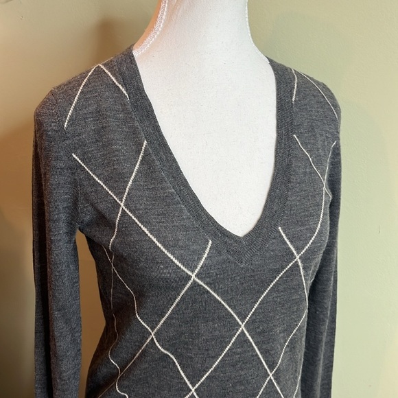 Club Monaco 100% merino wool v-neck diamond print argyle lightweight sweater - Picture 4 of 11
